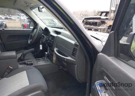 2010 Jeep Liberty Sport z USA, uszkodzony, nr VIN 1J4PN2GKXAW132047